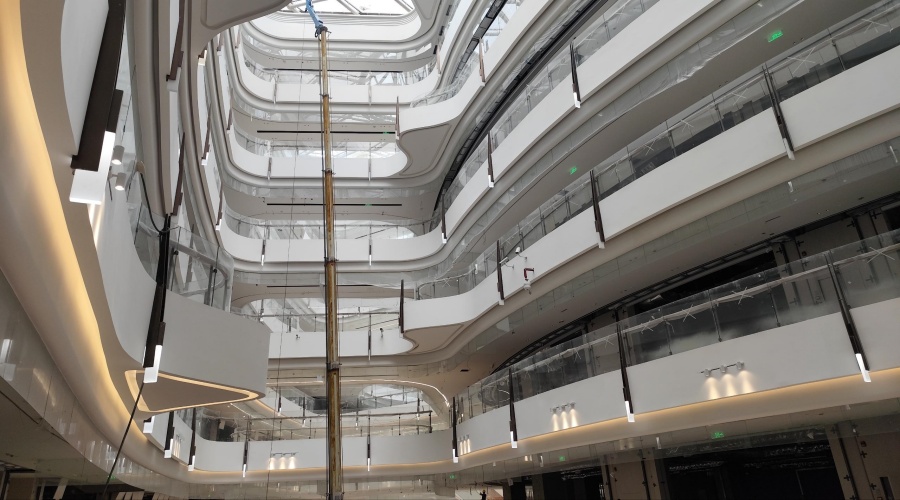 廣州金融城君超商場GRG中庭攔河完工落地案例賞析 廣州金融城君超商場GRG中庭攔河完工落地案例賞析