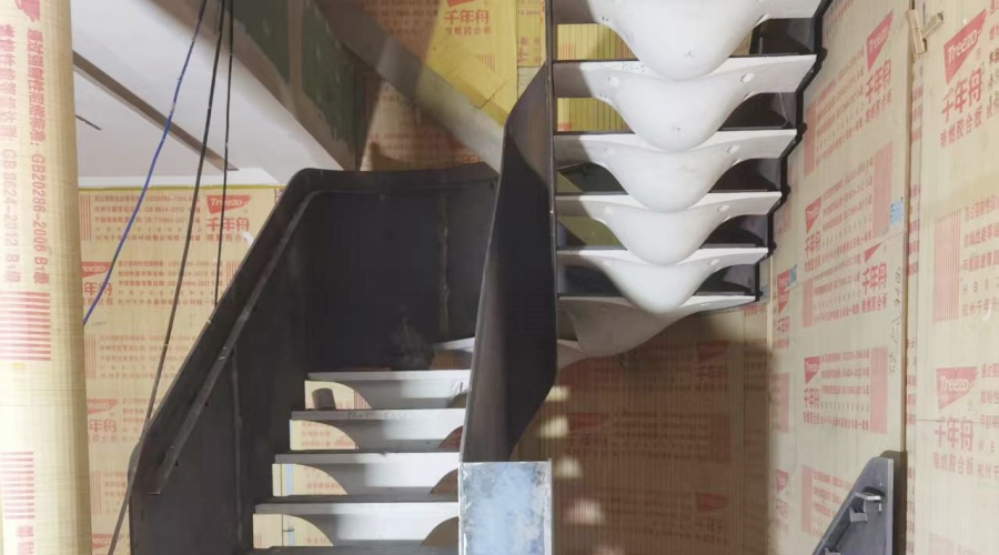 山東皇家私人定制GRG旋轉(zhuǎn)樓梯魚(yú)骨造型 山東皇家私人定制GRG旋轉(zhuǎn)樓梯魚(yú)骨造型